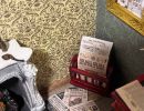 Herumliegende Zeitunmgen aus der Zeit, in der Sherlock Holmes lebte.